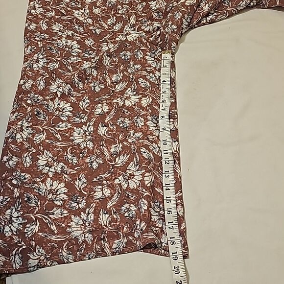 Cupcakes and cashmere wideleg floral romper size small. - Picture 10 of 12